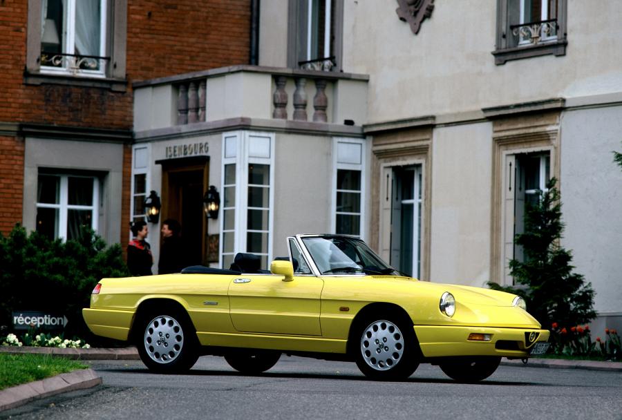  Alfa Romeo Spider 2.0 (115.A1) 1990 года  (фото 29 из 35)